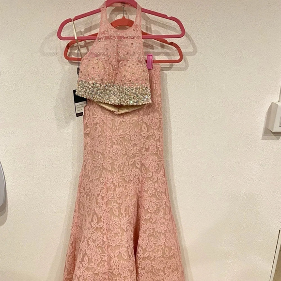 NWT LA FEMME Pink Lace Imitation Pearl Accent Two Piece Mermaid Gown Size 00 - Picture 2 of 7